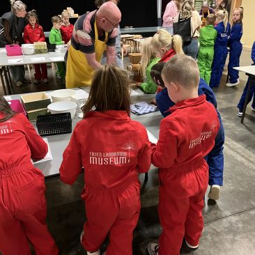 Educatieles in de zaal van het Fries Landbouwmuseum
