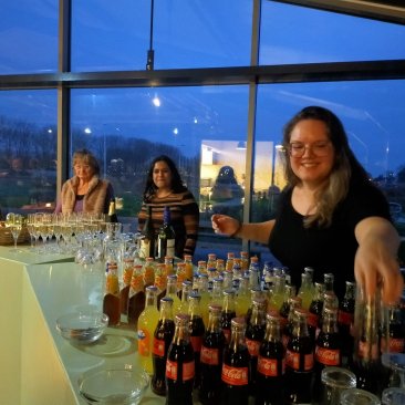 Achter de bar in De Kas na het Startsymposium van december 2025 in het Fries Landbouwmuseum