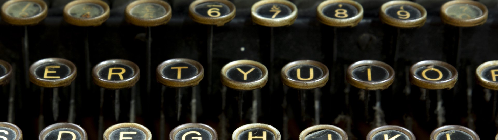 Close up van een oude typemachine