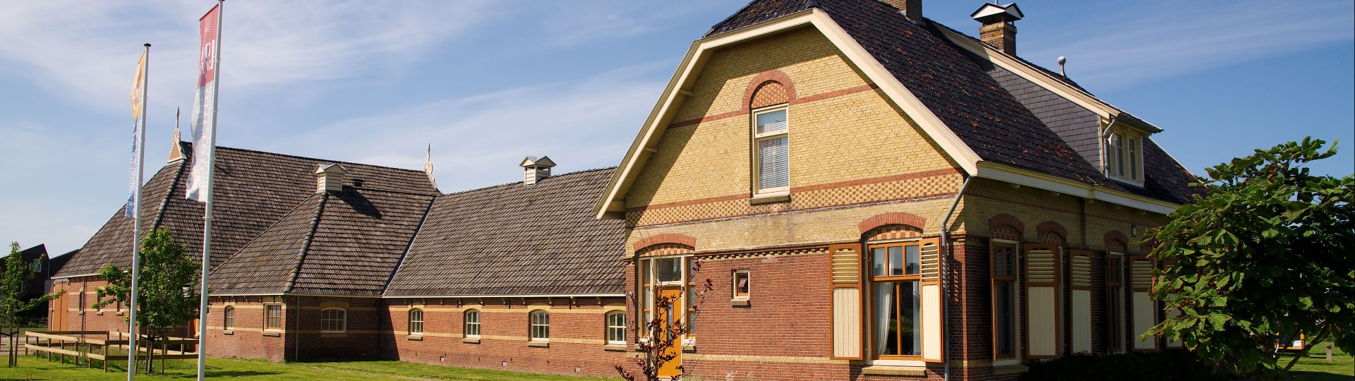 Foto van de zijkant van de museumboerderij, gemaakt door Sytze Herder