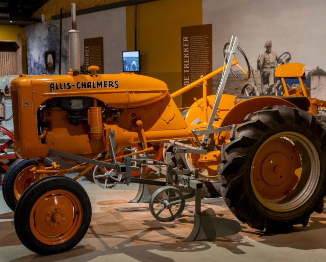 Allis Chalmers tractor in de vaste Akkerbouw expositie