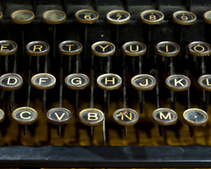Close up van een oude typemachine