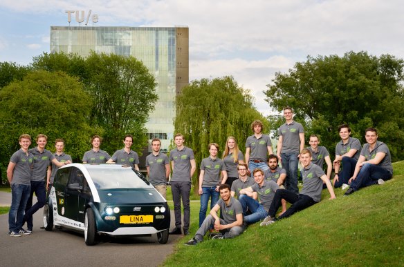 Lina auto van vlaslinnen en suiker met studententeam van TU Eindhoven